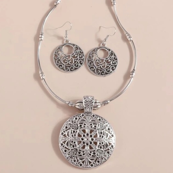 NWT Gorgeous Jewelry Set - Picture 4 of 5